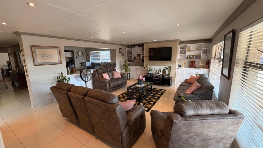 3 Bedroom Property for Sale in Reebok Western Cape